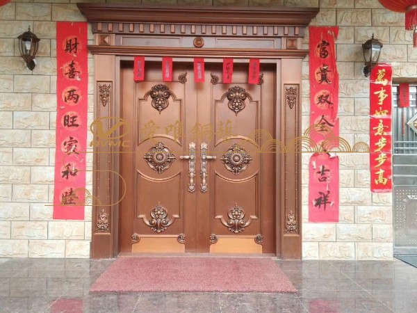 江西贛州張總、羅總豪宅用上愛唯銅藝別墅銅門