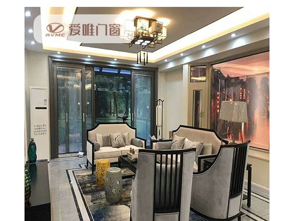 您知道鋁合金推拉門和鋁合金平開門的特點(diǎn)嗎？