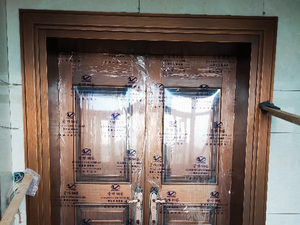 佛山銅門廠家愛(ài)唯銅藝——順德胡總別墅銅門簡(jiǎn)約風(fēng)格